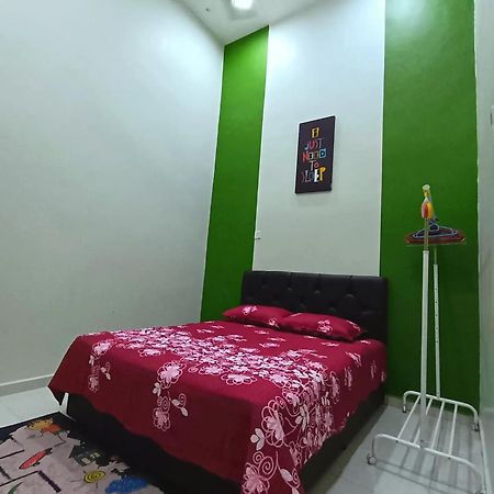 Ebnur Homestay Арау Екстериор снимка