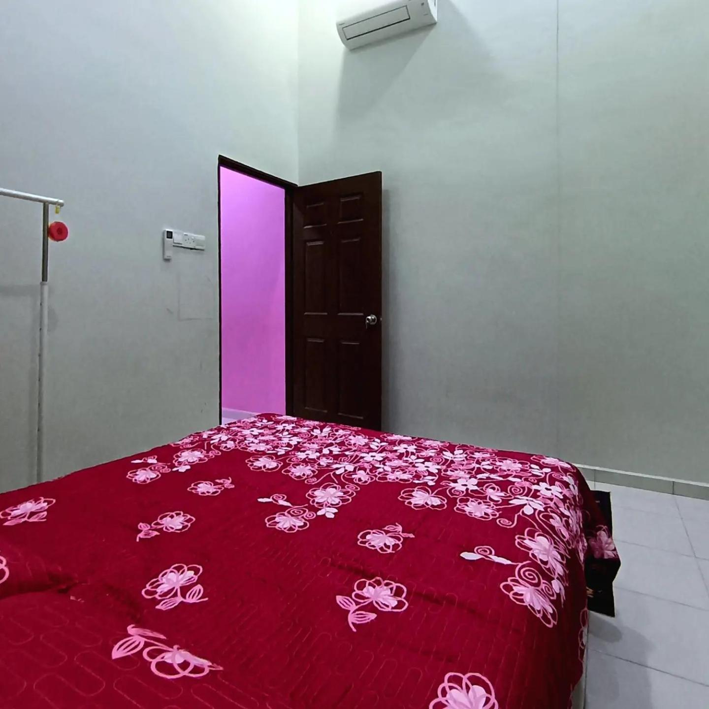 Ebnur Homestay Арау Екстериор снимка
