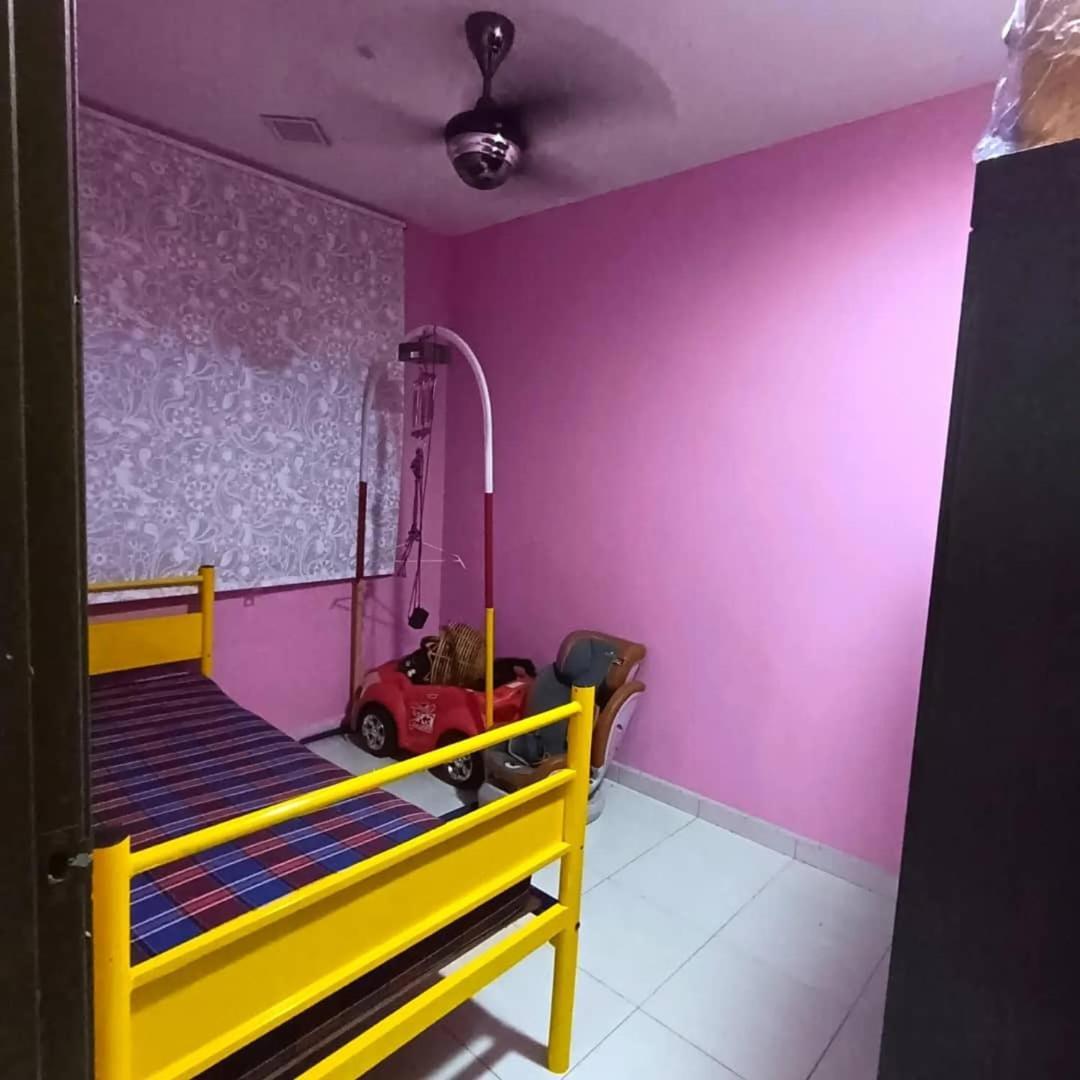 Ebnur Homestay Арау Екстериор снимка