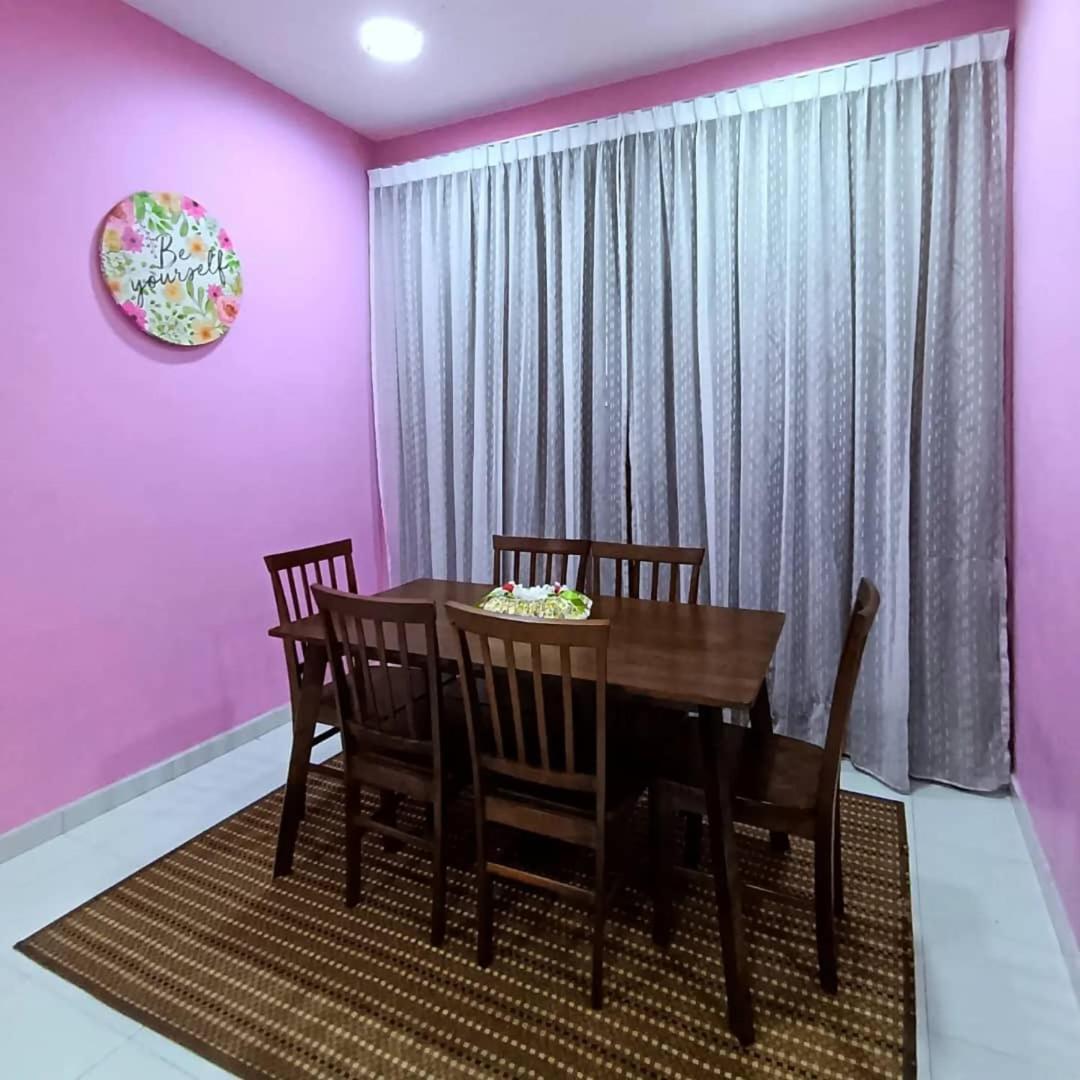 Ebnur Homestay Арау Екстериор снимка