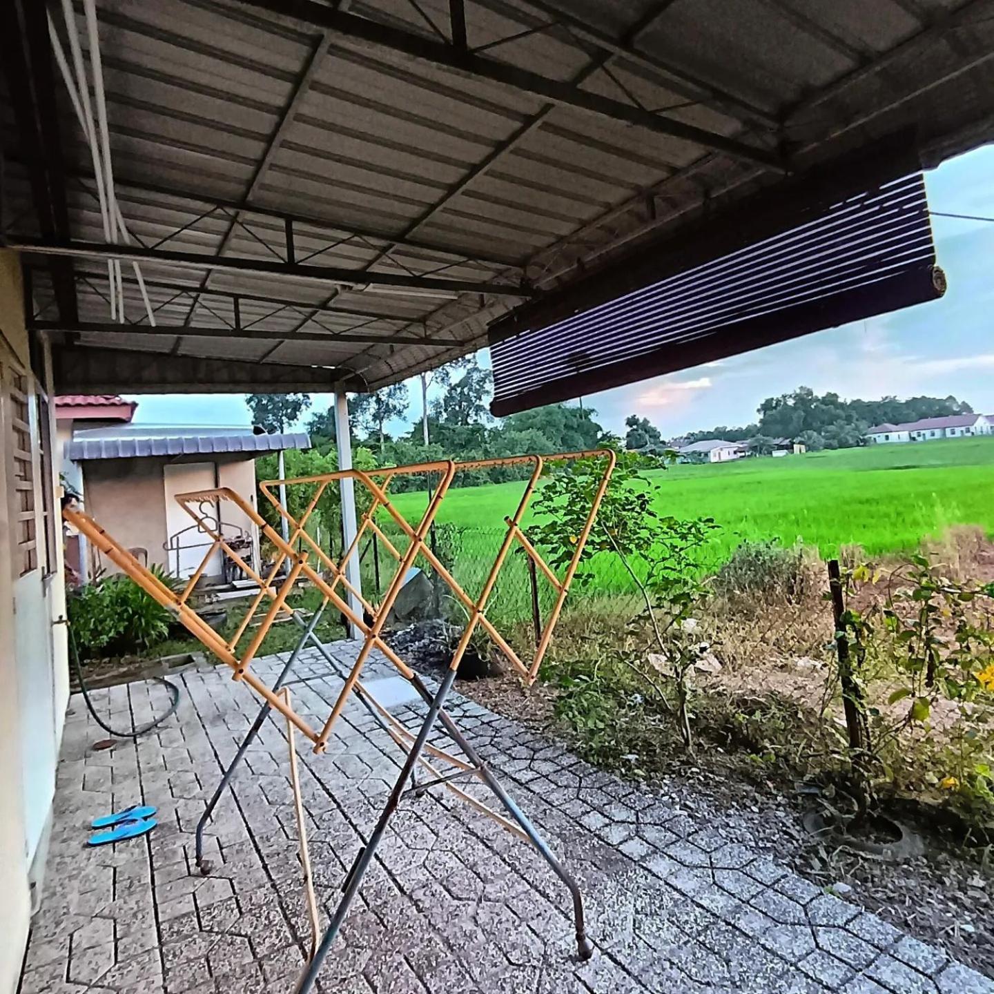 Ebnur Homestay Арау Екстериор снимка