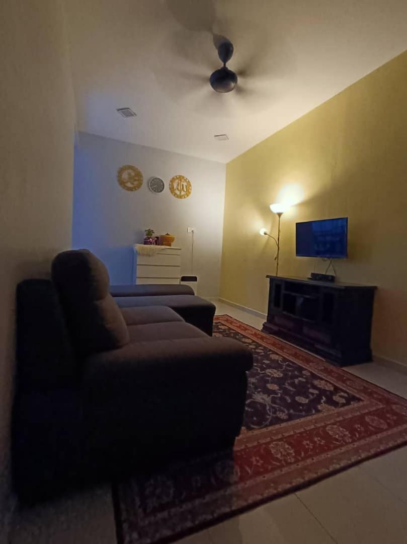 Ebnur Homestay Арау Екстериор снимка