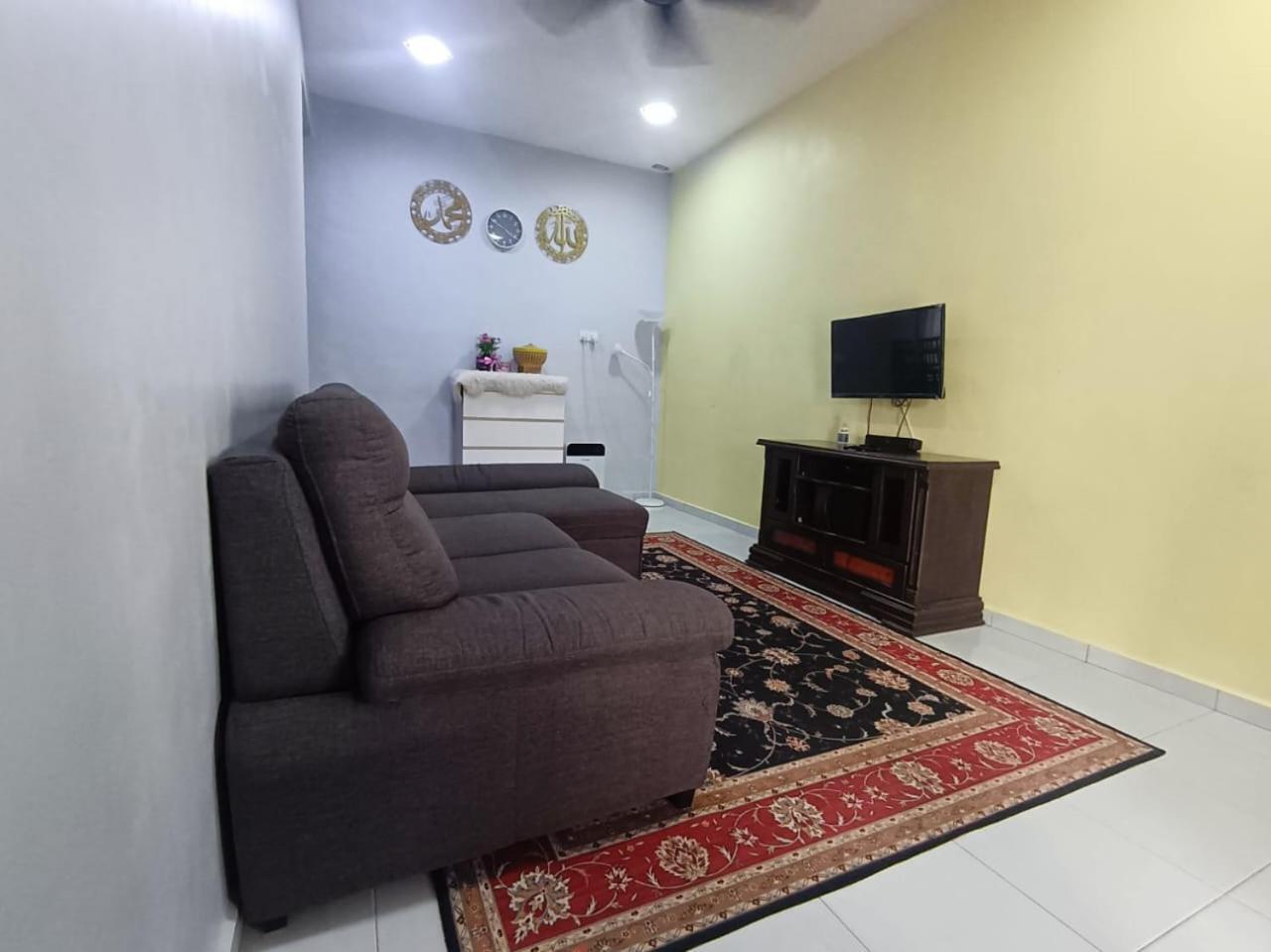 Ebnur Homestay Арау Екстериор снимка