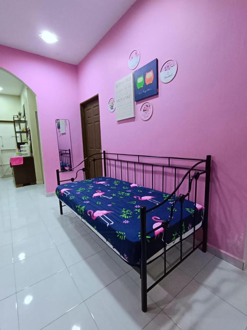 Ebnur Homestay Арау Екстериор снимка