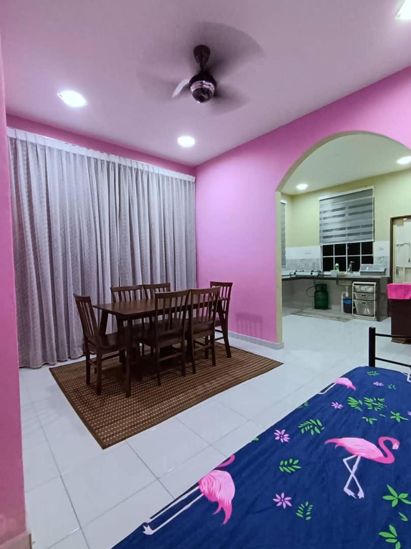 Ebnur Homestay Арау Екстериор снимка